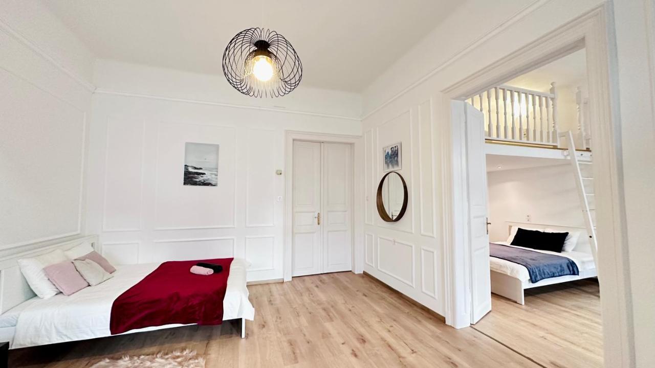Jozsef 18 Apartment - 5 Mins To New York Cafe Budapest Bagian luar foto