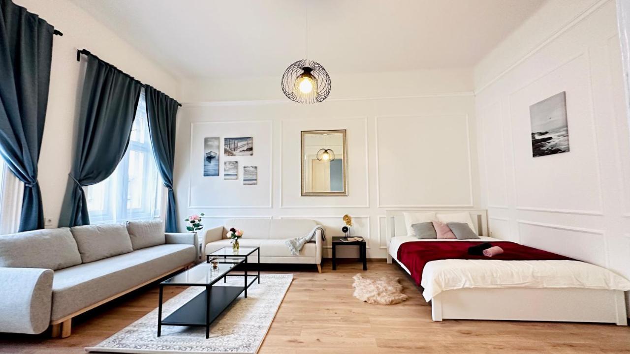 Jozsef 18 Apartment - 5 Mins To New York Cafe Budapest Bagian luar foto